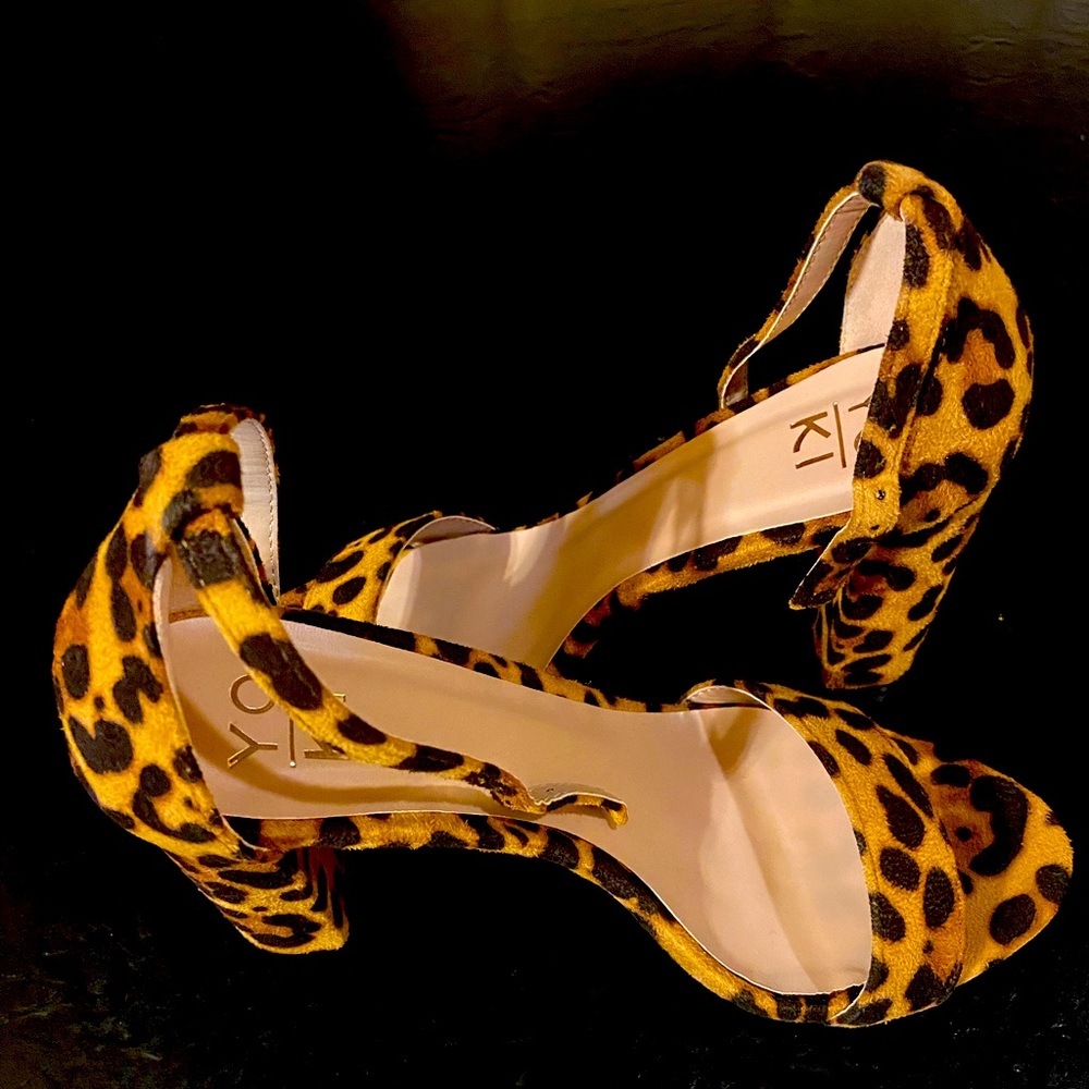 Cheetah print heels, never worn size 7.5